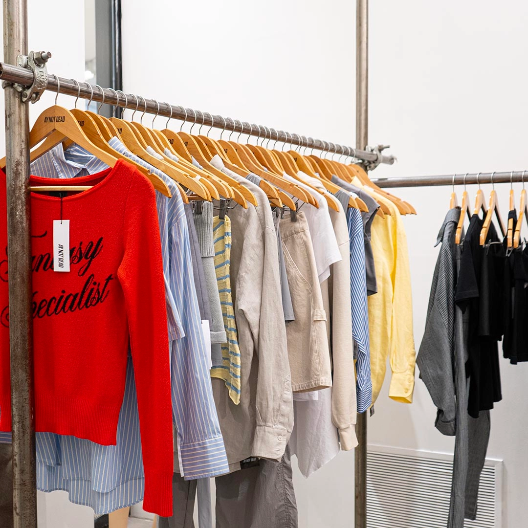 Encontra A.Y. NOT DEAD en nuestro centro comercial