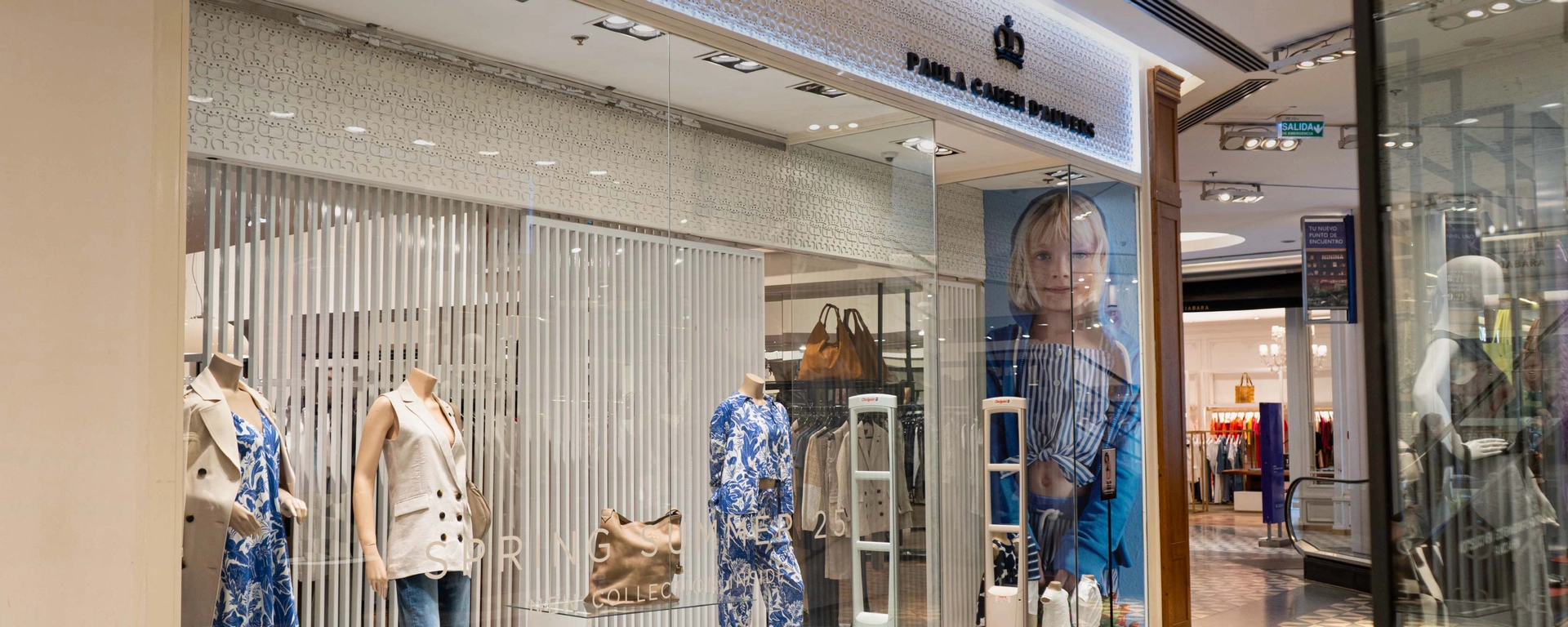 Paula Cahen D'Anvers El Solar Shopping